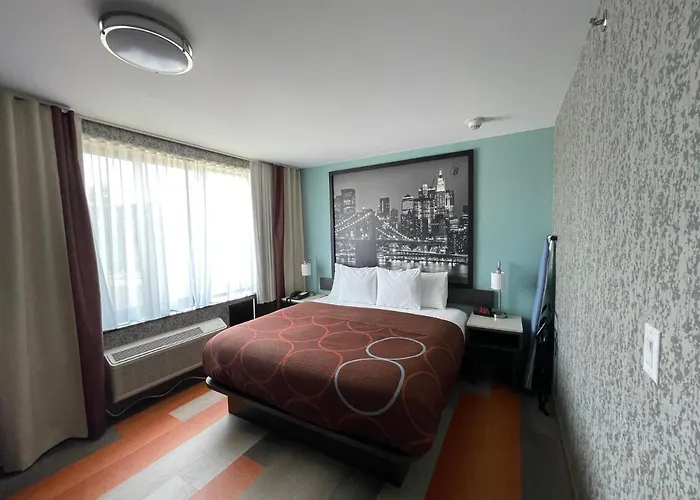 Super 8 By Wyndham Brooklyn Williamsburg
