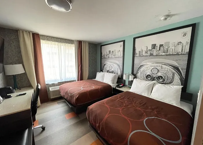 Super 8 By Wyndham Brooklyn Williamsburg